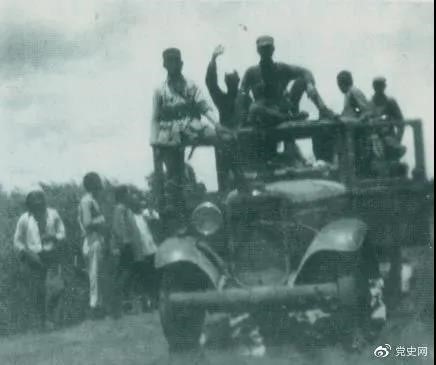 1938年3月31日，129師在邯長公路的響堂鋪伏擊日軍，這是在戰(zhàn)斗中繳獲的汽車。